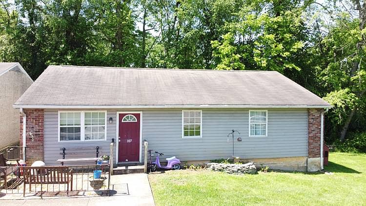 2nd image of 107 Village Loop