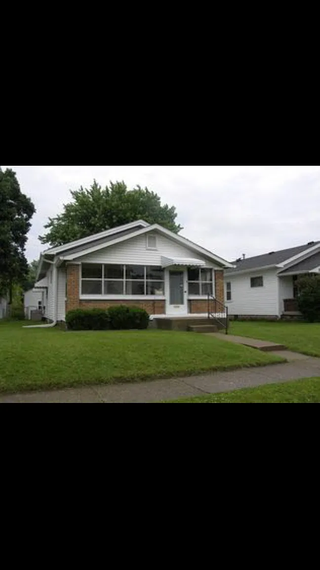 1022 E Berwyn St photo 1