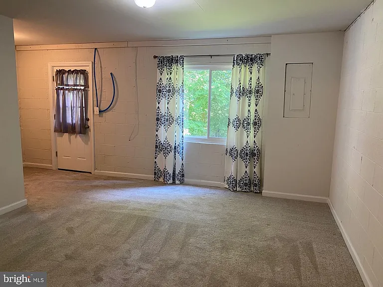 1210 Thomas Jefferson Pl — Photo 11