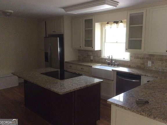 4th image of 290 Burke Cir