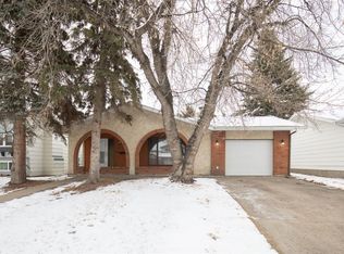 55 W Norton Ave, Red Deer, AB T4P 2H1