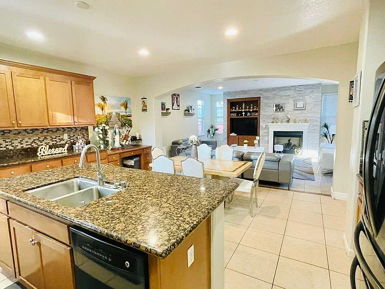 381 W Alameda Dr — Photo 23