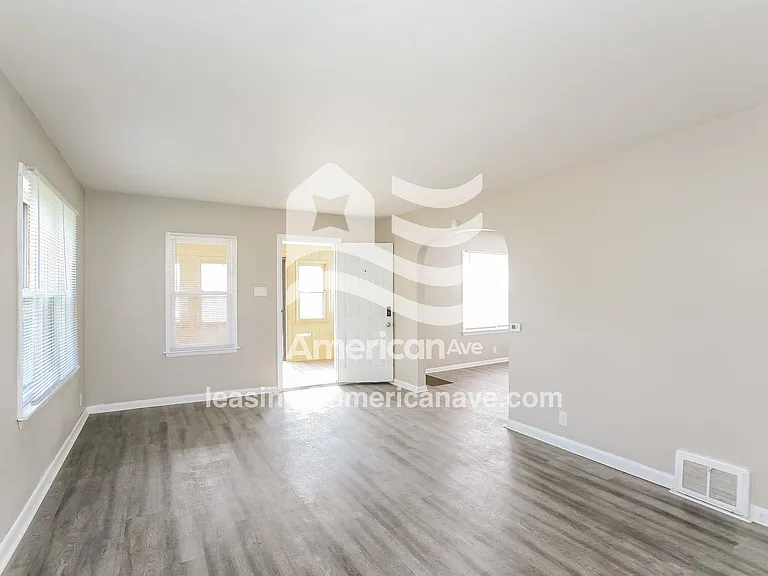 1809233_003_living_room_12702893.jpg