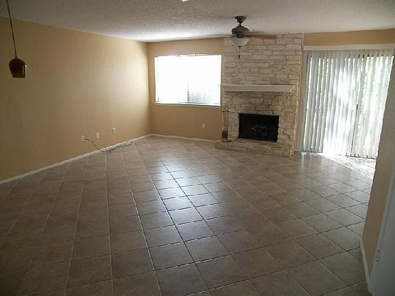 4th image of 3619 N Hills Dr APT C