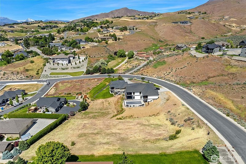 4th image of 443 W Rolling  Hills Lane