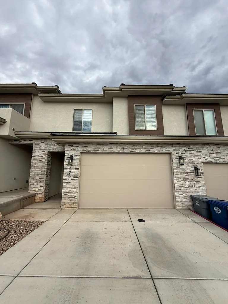 3 bed, 2.5 bath, 1620 sqft, $1,900 — Photo 1