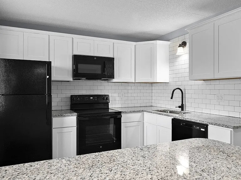 Ridge Manor Apartments — Photo 20