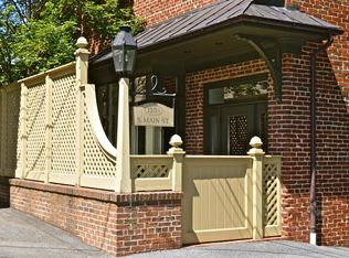 155 1/2 S Main St, Lexington, VA 24450
