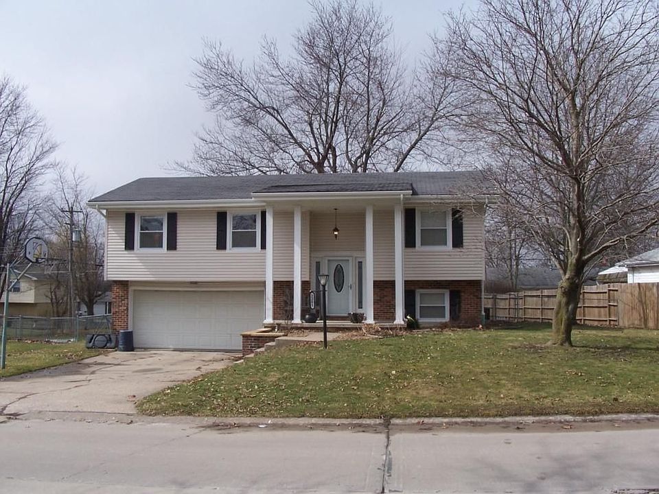 1st image of 2201 Oak Ln