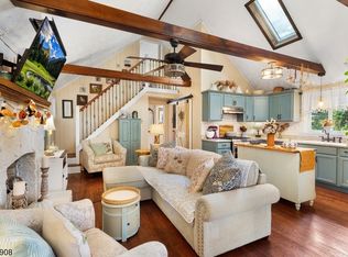 18 Muscotah Rd, Highland Lakes, NJ 07422