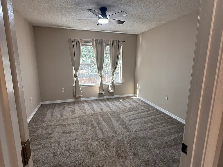 5153 Victoria Dr — Photo 38