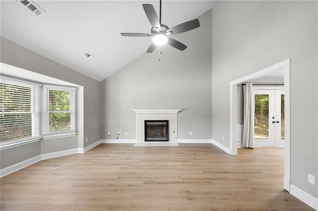 2 bed, 2.5 bath, 1308 sqft, $2,200 — Photo 2