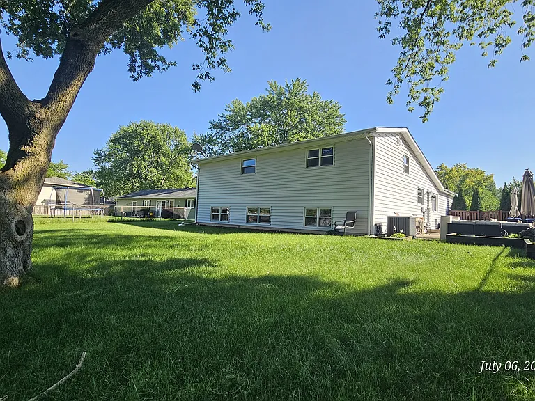 914 Bradford Ln — Photo 5
