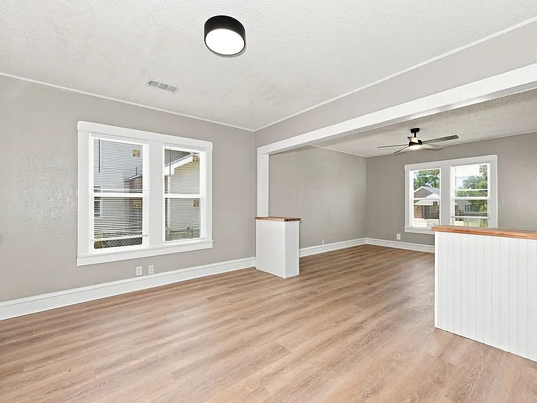 1548 McKenzie Ave — Photo 3