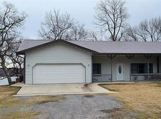 102 Gages Maple Rst, Pryor, OK 74361