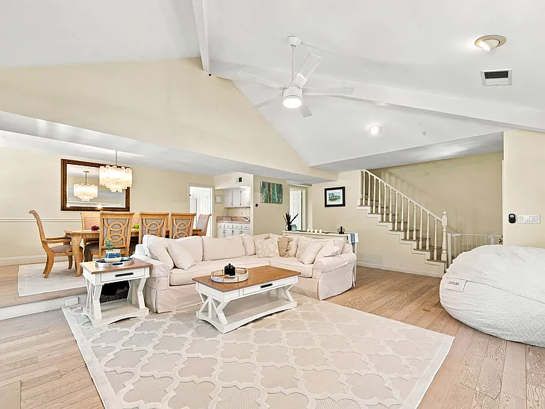 18721 Hatteras St #5 — Photo 6