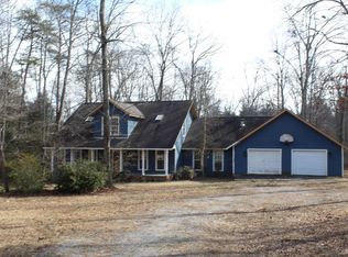 2422 Highland Ln, Crossville, TN 38555