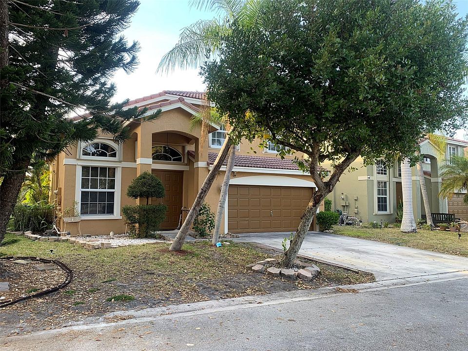 1st image of 320 NW 115th Way