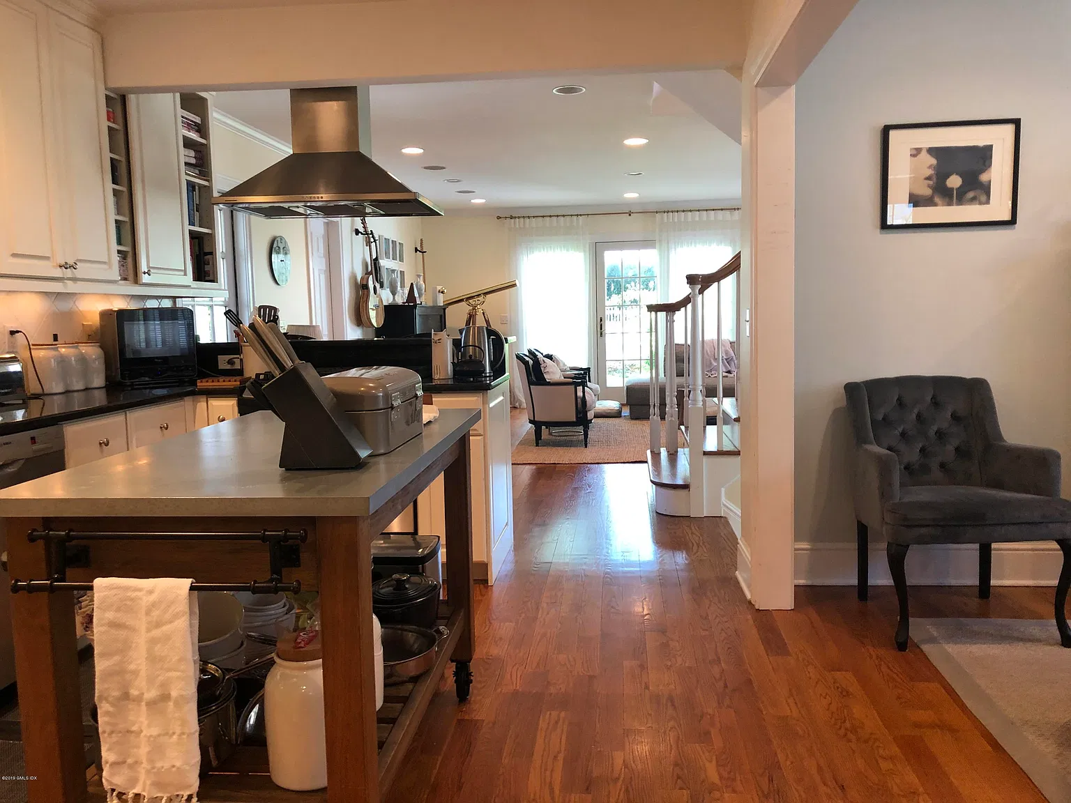 4 bed, 2.5 bath, 2475 sqft, $8,500 — Photo 2