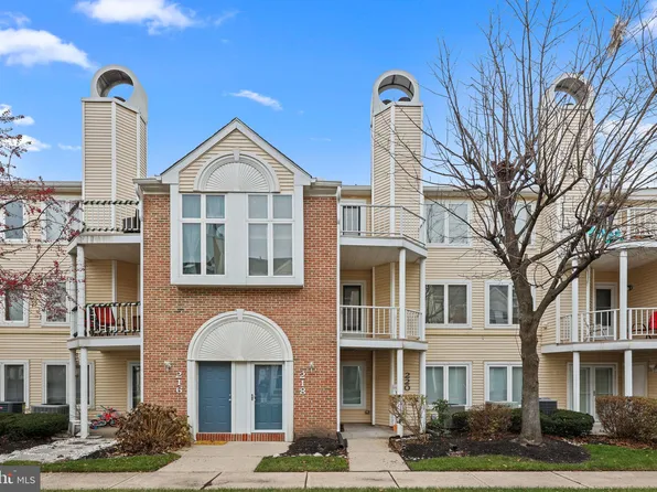 218 Jennifer Ct #1211, Levittown, PA 19057