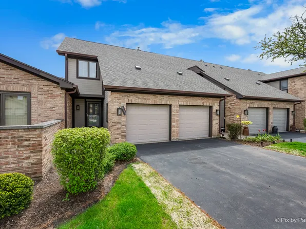 1751 Pebble Beach Dr, Hoffman Estates, IL 60169