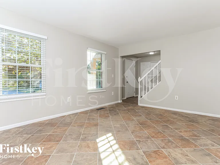 6012 Kingsgate Dr — Photo 3