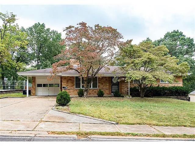 184 Powell Ave photo 1