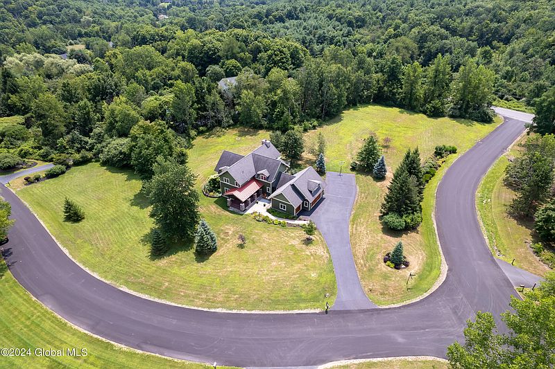 4th image of 16 Rolling Ridge Drive