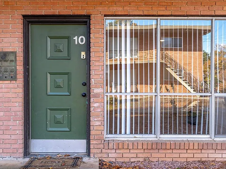 1135 Woodland Ave NE — Photo 2