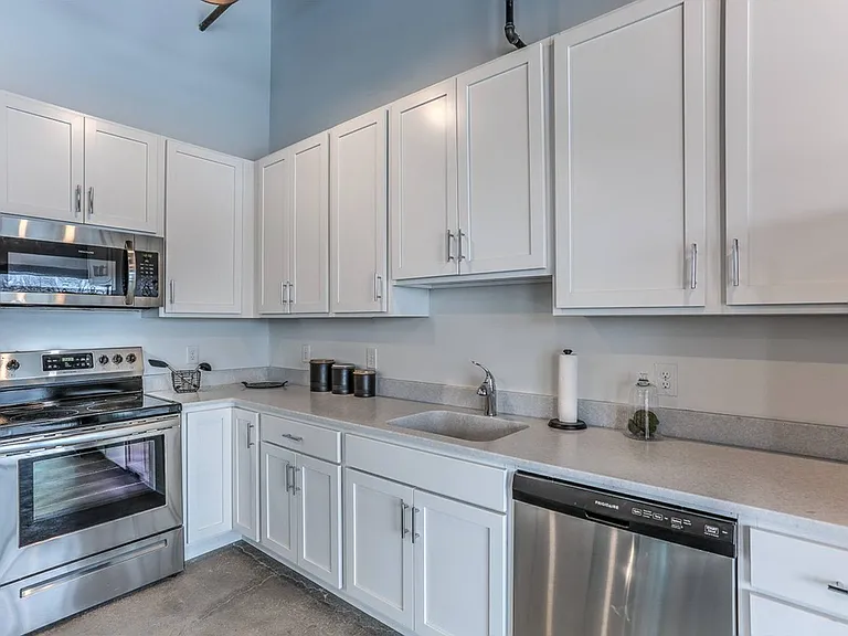 Dahlman Flats — Photo 11