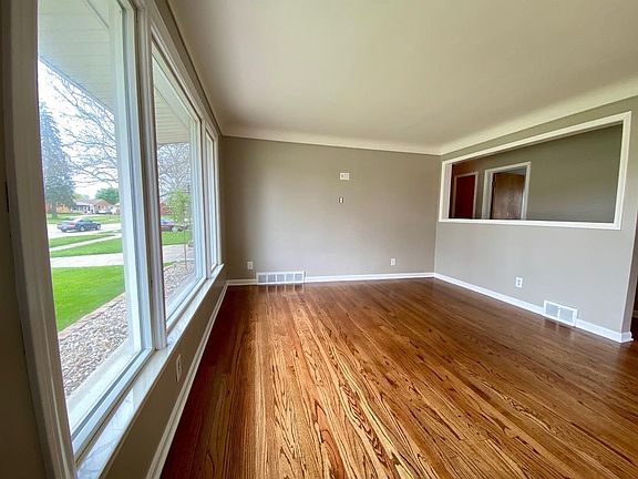 5th image of 13322 Peach St