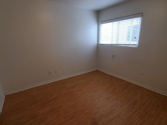 4th image of 886 Agate St #886