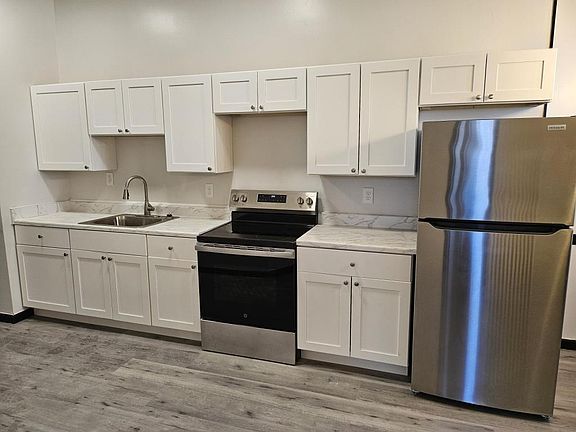 3rd image of 61 White St