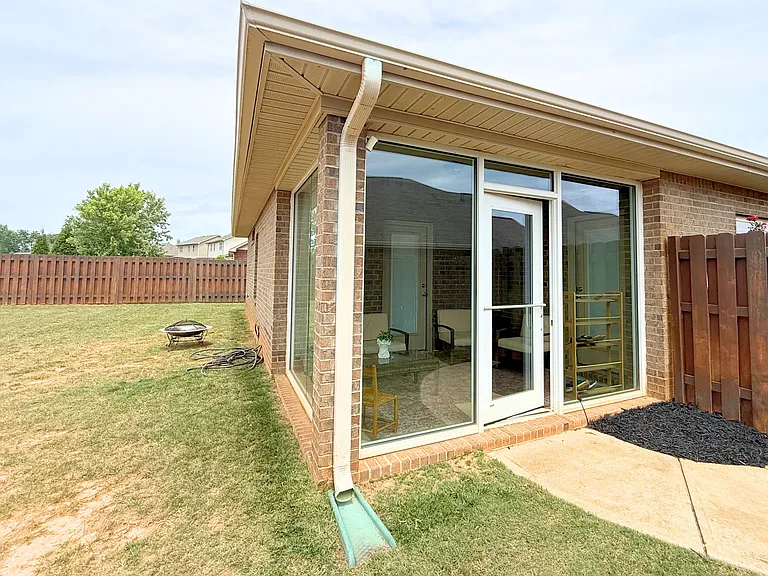 323 Huntwood Dr — Photo 23