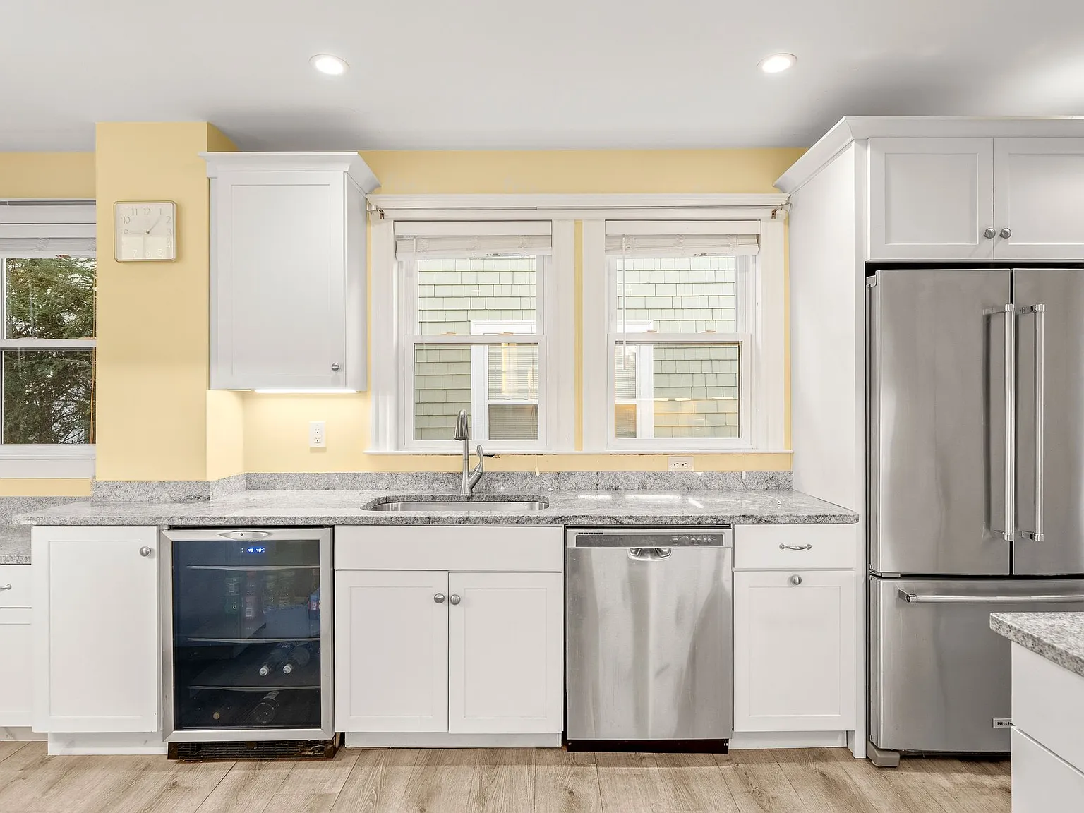 2 bed, 1200 sqft, $4,100 — Photo 2