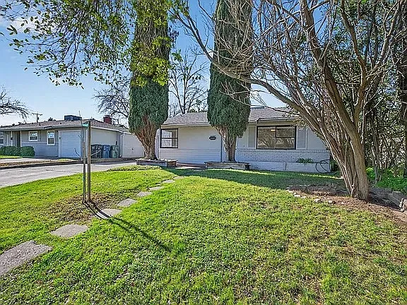 3308 Windsor Dr — Photo 2
