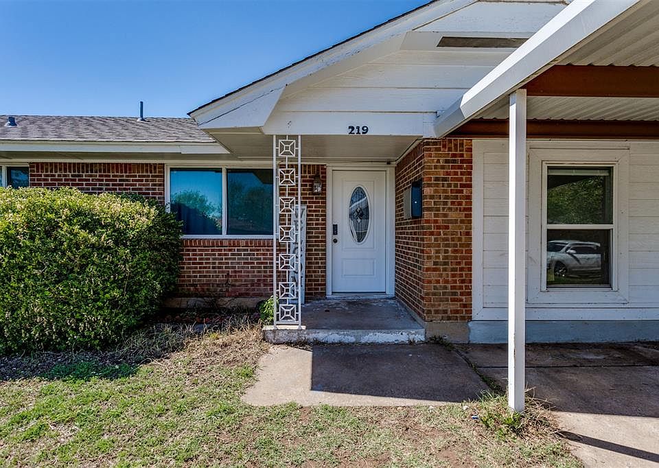 1st image of 219 S Bristow Ave