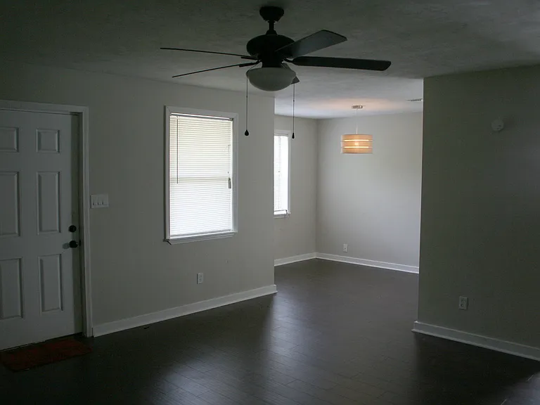 2308 Sylvan Ct — Photo 2