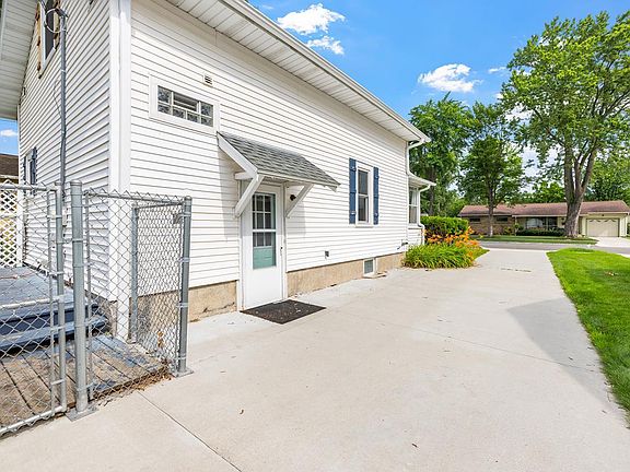 3rd image of 2909 ALGOMA STREET