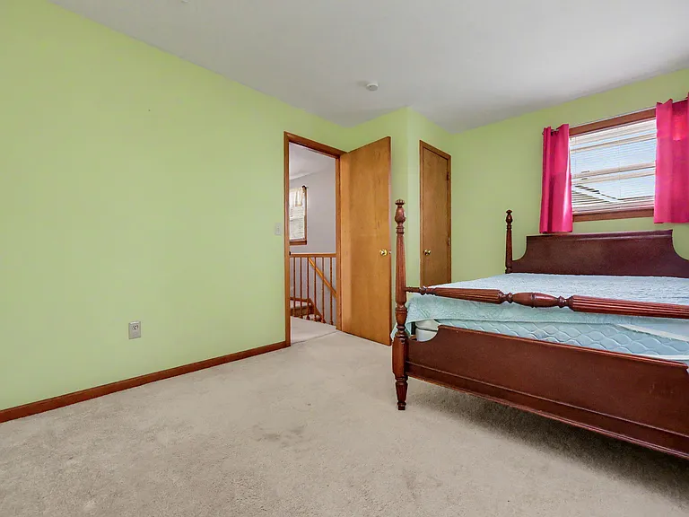 275 York St — Photo 11