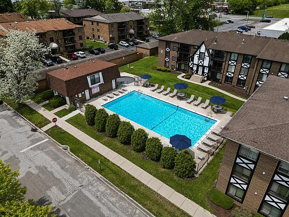 4th image of 13615 Royal Ct APT 309