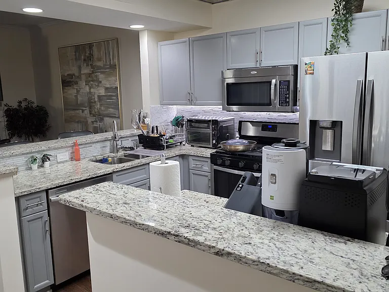 405 W 7th St #212 — Photo 16