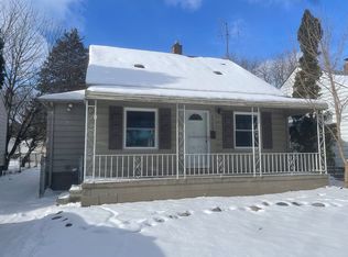 19323 Beaconsfield St, Harper Woods, MI 48225