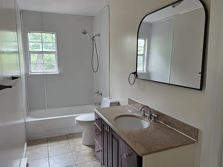 555 1/2 Canterbury Dr — Photo 15