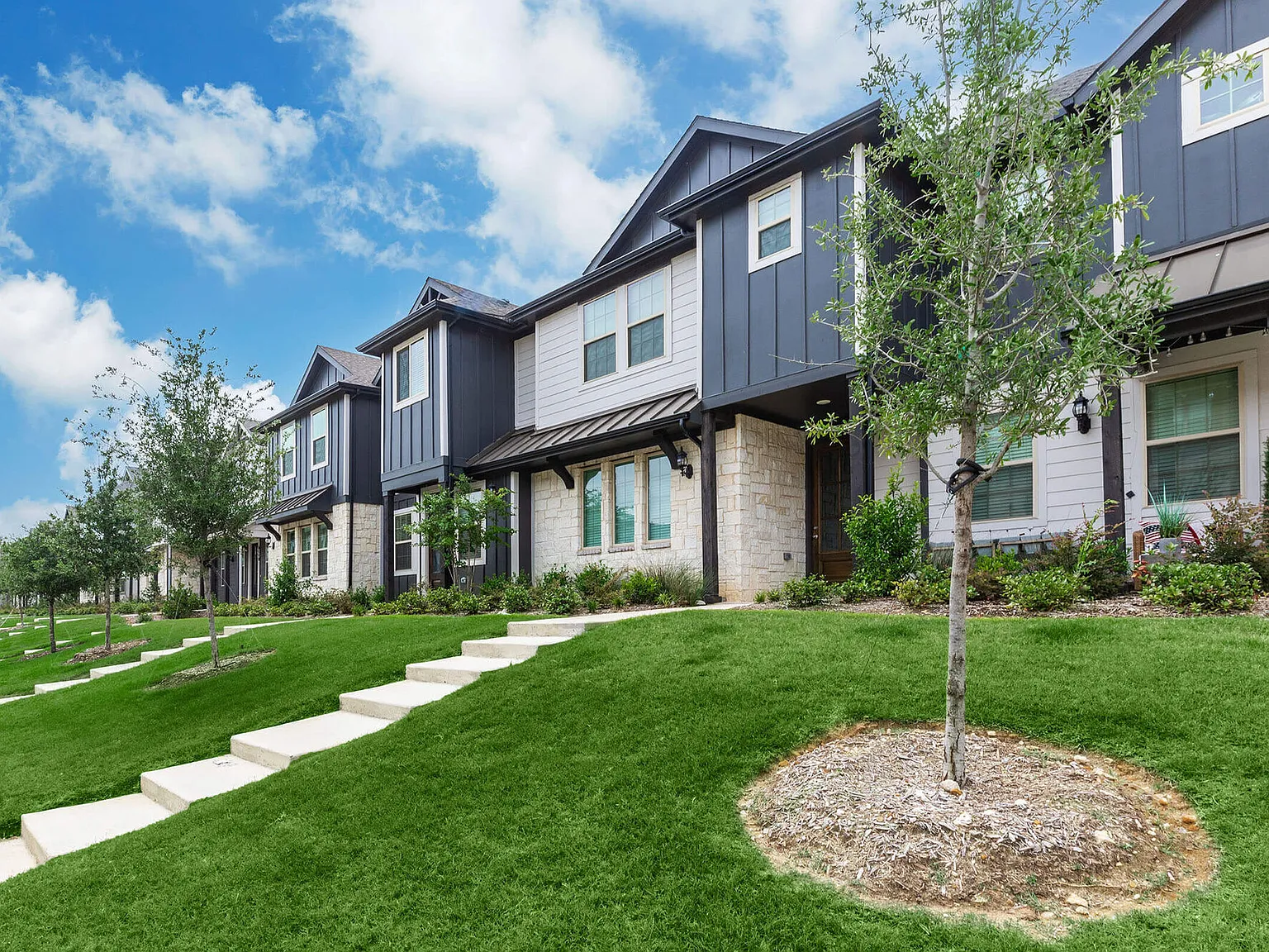 Tavolo Park Townhomes — Photo 3