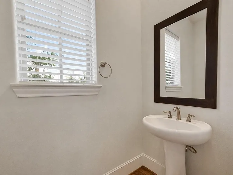 705 Delano St — Photo 25