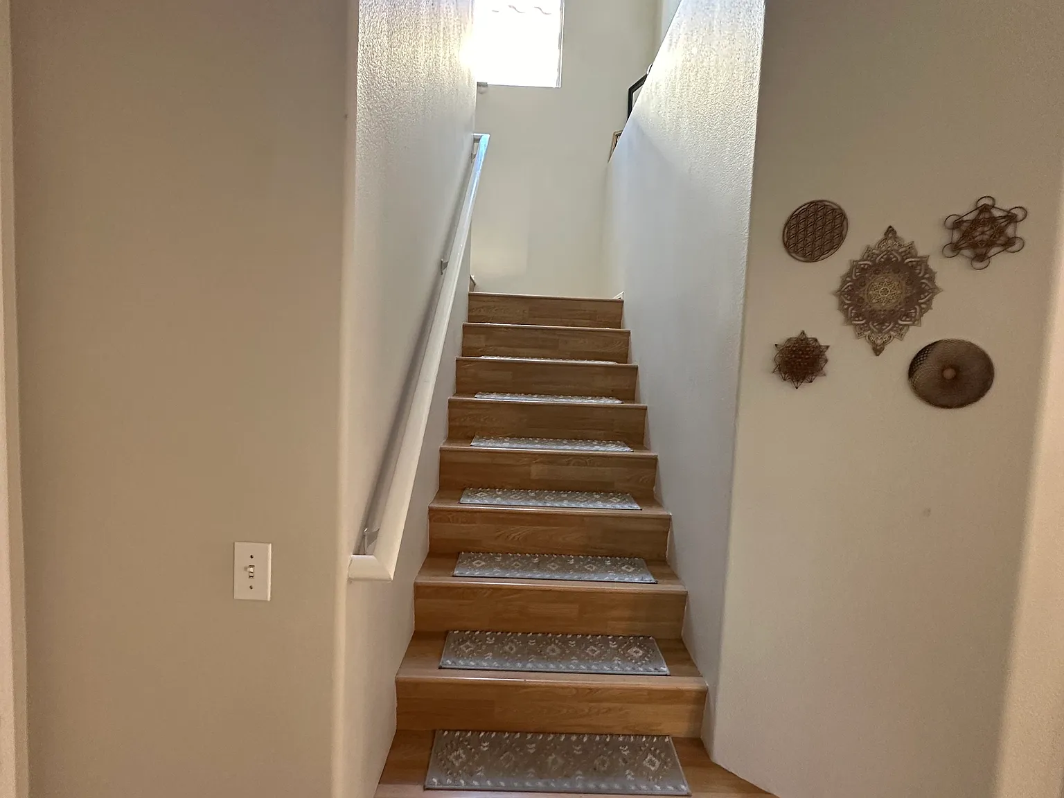 3 bed, 2.5 bath, 1355 sqft, $4,100 — Photo 3