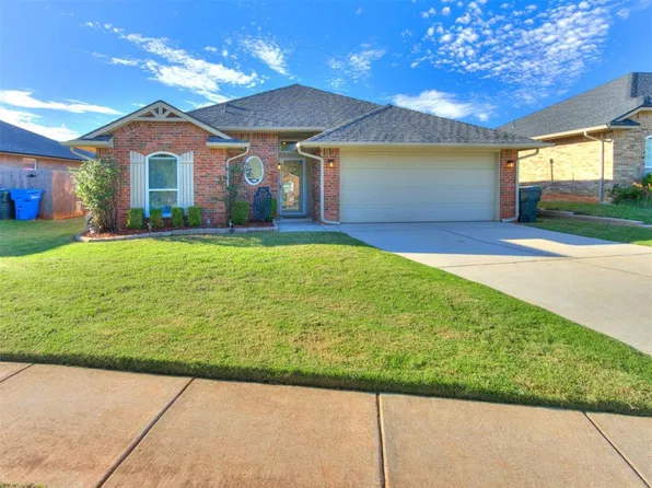10820 Turtlewood Dr, Midwest City, OK 73130
