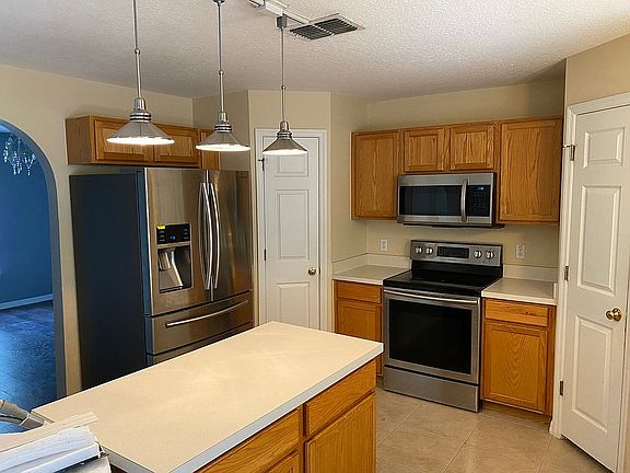 4th image of 235 Stony Point Dr