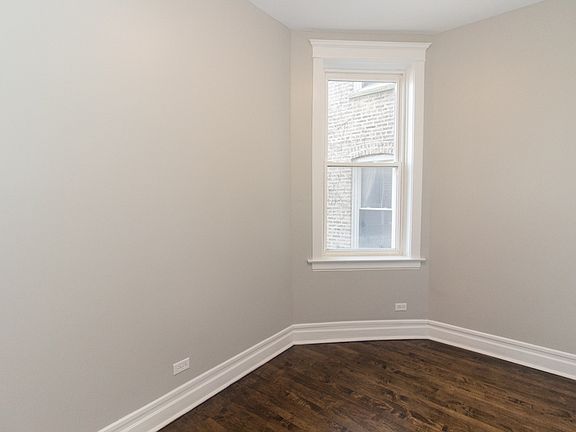 3rd image of 2028 N Sawyer Ave #Unt1